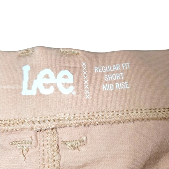 Lee NWT Women's Regular Fit Comfort Waistband 5" Cargo Short 569 - Picture 10 of 10